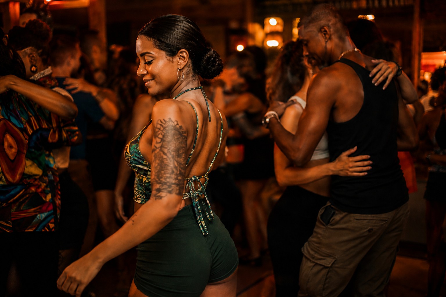 Danseuse lors d'une soirée K'Mad Events